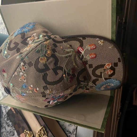 Gucci Beige Floral Embroidered Hat - Picture 1 of 9